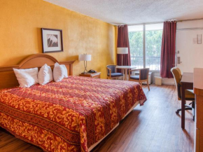  Budgetel Inn & Suites  Форест Парк